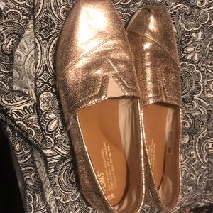 Rose gold Toms, size 8